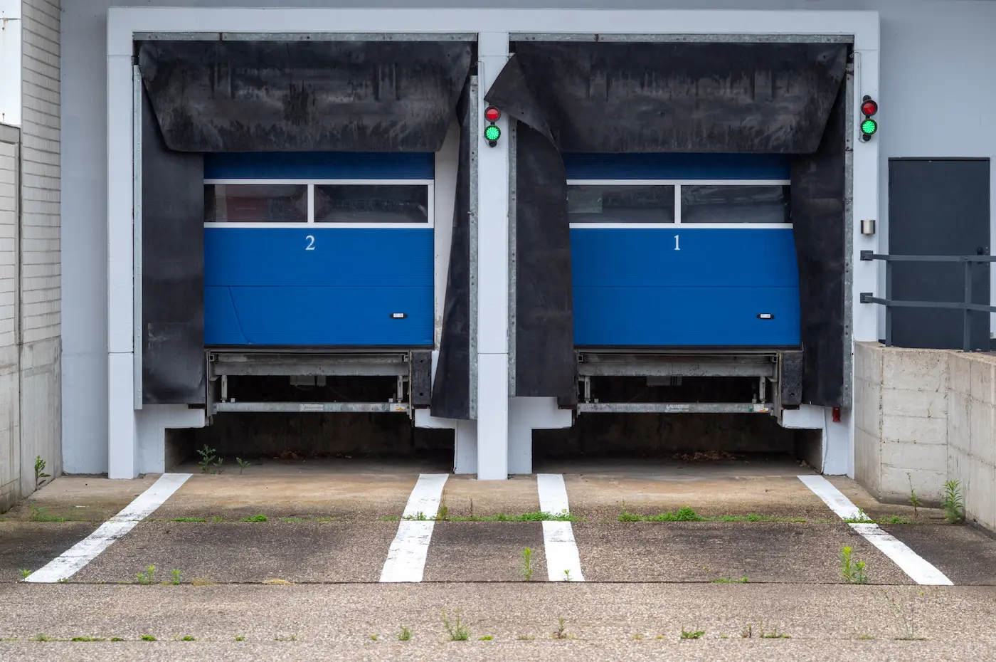 Loading dock shelters